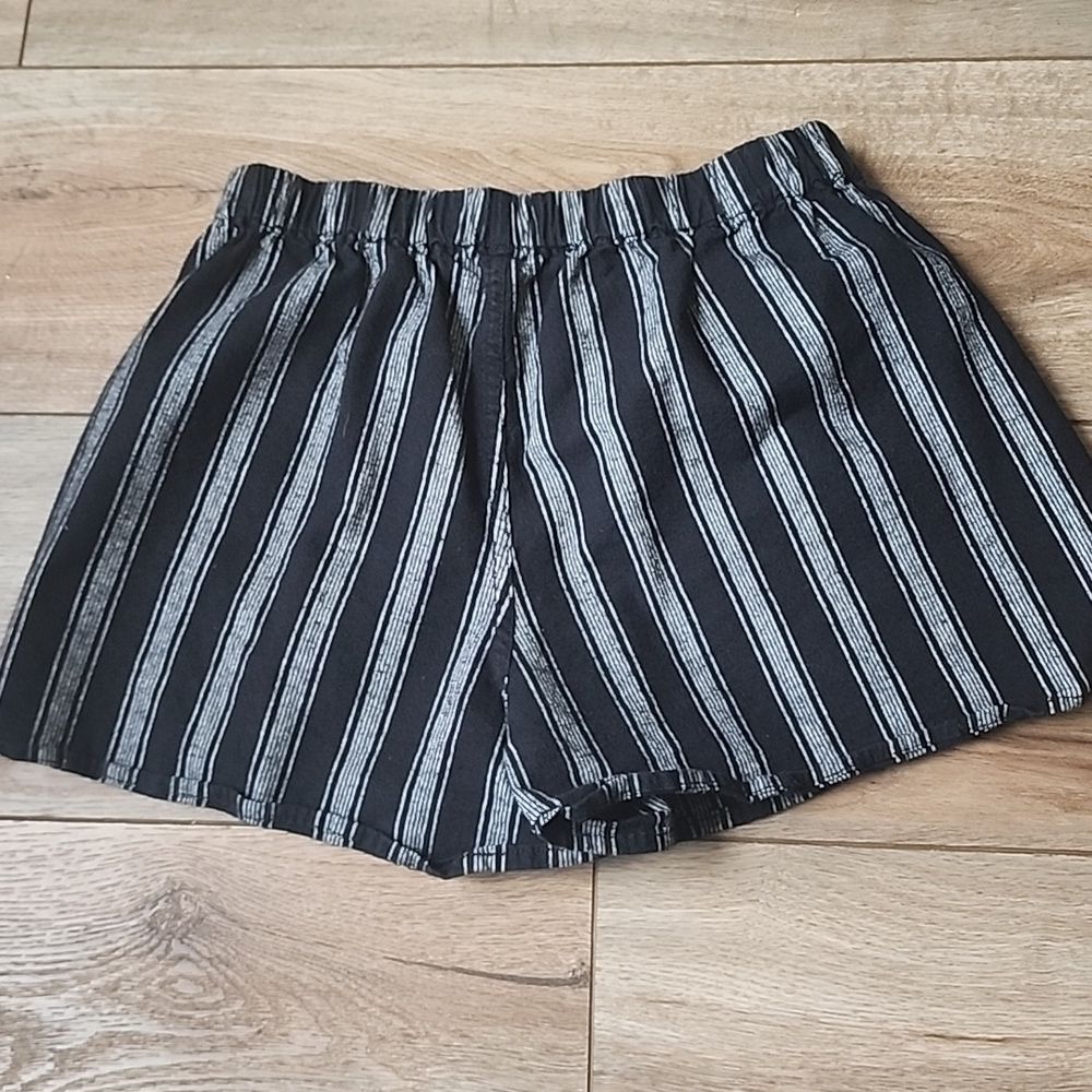 Brandy Melville Sami Shorts - Picture 6 of 7